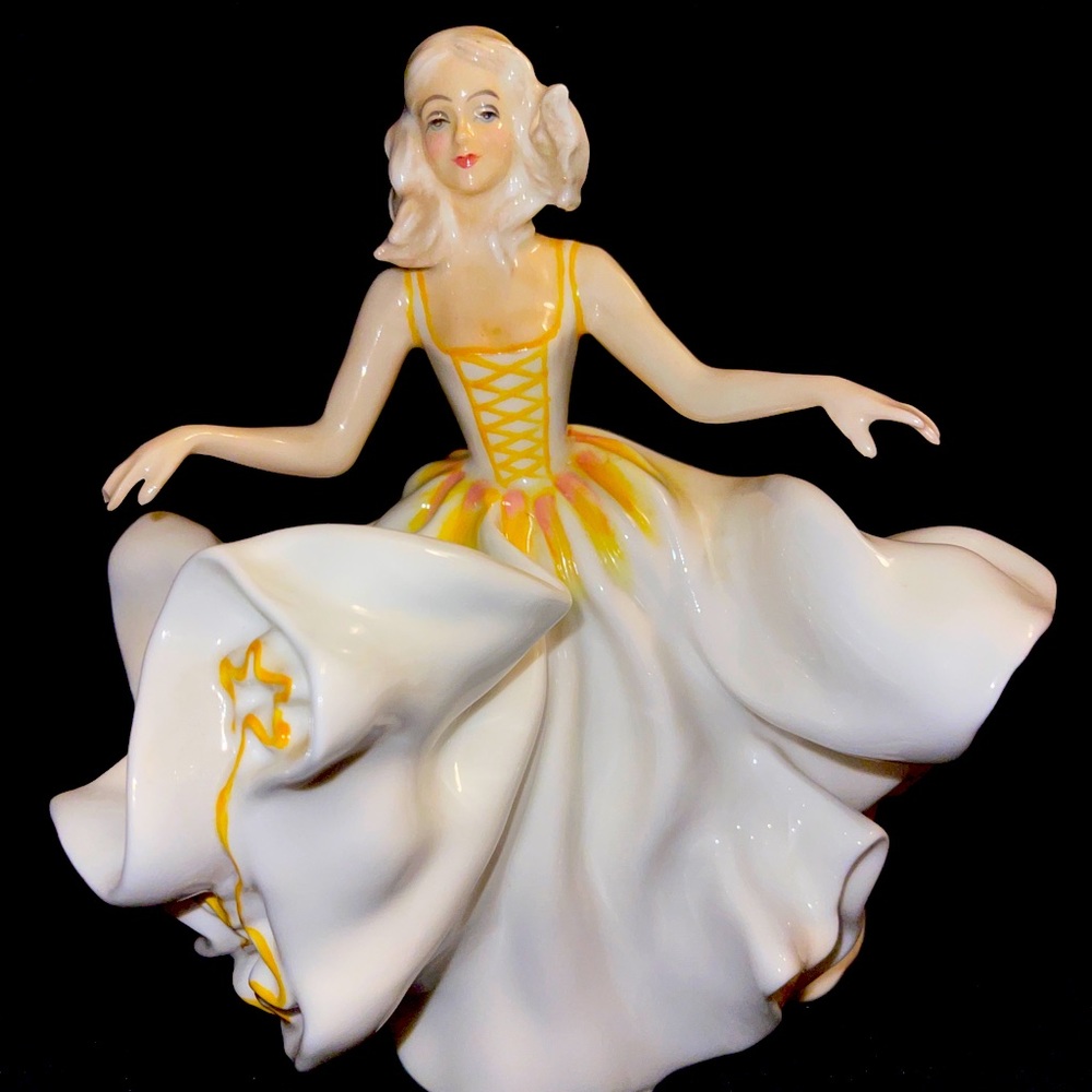 Royal Doulton Figurine - Sweet Seventeen - HN 2734